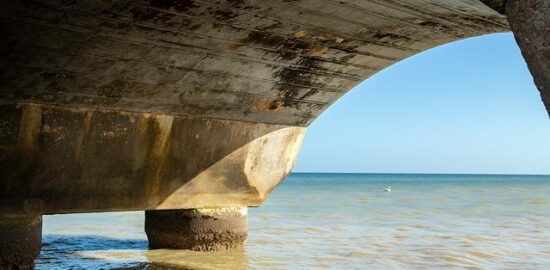Základy kybernetiky: Informative přehled o jejích základech a aplikacích